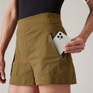 Athleta Trekkie North short